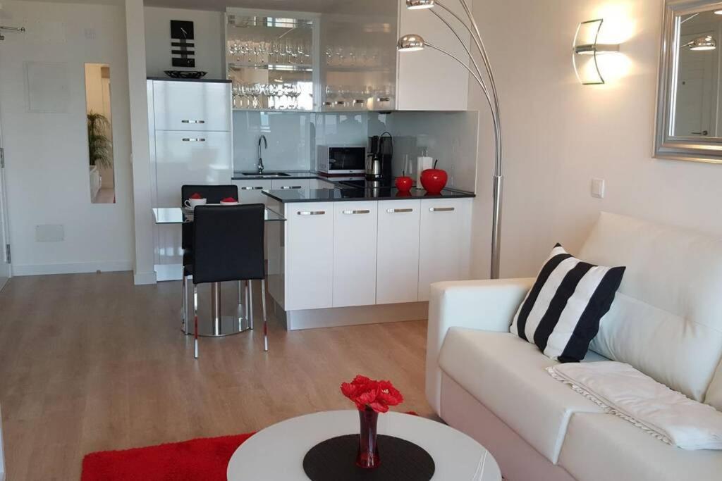 Modern Apartment With Stunning Sea View 卡拉米洛 外观 照片
