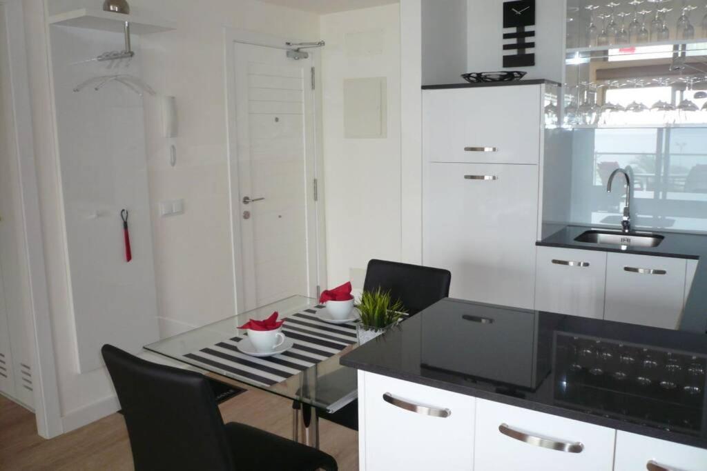 Modern Apartment With Stunning Sea View 卡拉米洛 外观 照片